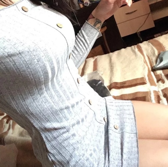 New with tags off the shoulders dress with buttons - Picture 6 of 8